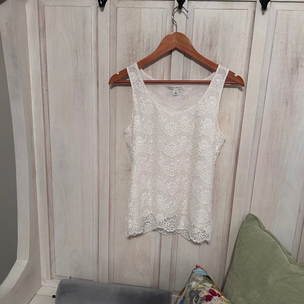 Banana Republic lined lace sleeveless top size Small